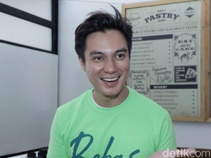 Makin Inspiratif! Baim Wong Bagi-bagi Uang ke Orang yang Membutuhkan