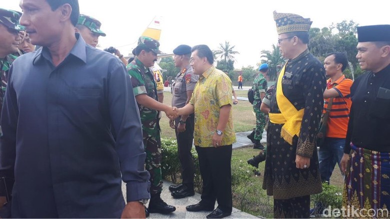 Panglima dan Kapolri Cek Karhutla di Pulau Rupat Riau Panglima dan Kapolri Cek Karhutla di Pulau Rupat Riau