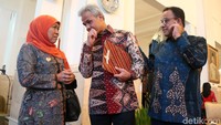 Gubernur Jatim Khofifah Indar Parawansa terlihat hadir bersama Gubernur Jawa Tengah Ganjar Pranowo dan Gubernur DKI Jakarta Anies Baswedan.