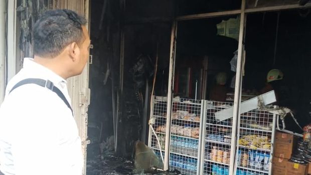 Diduga Korsleting Listrik, Minimarket di Tangsel Terbakar