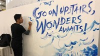 Paviliun Indonesia juga diisi oleh mural bertemakan laut karya Emte yang dikenal sebagai komikus Gugug. Foto: Emte/ Pribadi