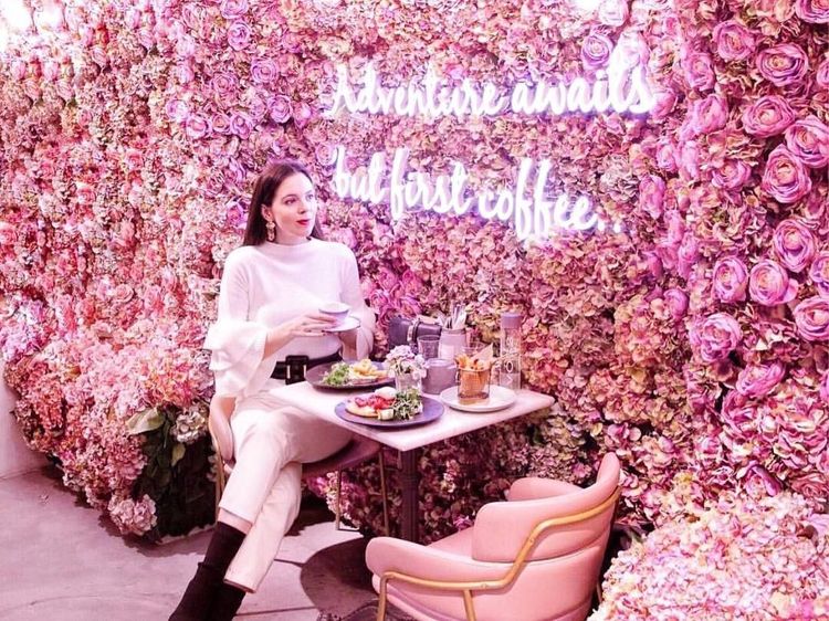 Girly Banget! Kafe Ini Punya Dekorasi Serba Pink yang Cantik