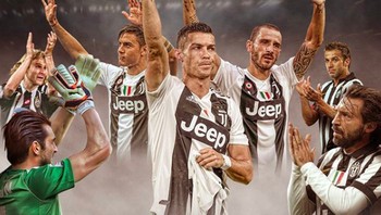 Tepuk tangan dari para legenda Juve buat Ronaldo dan kawan-kawan. Foto: istimewa