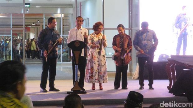 Jokowi Takjub ke Pedagang Ikan Omzet Rp 40 Juta Sehari di Pasar Muara Baru