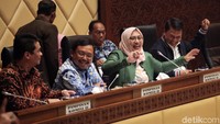 Pembahasan persiapan dan kesiapan pelaksanaan Pileg dan Pilpres 2019, kata Nihayatul membuka rapat.