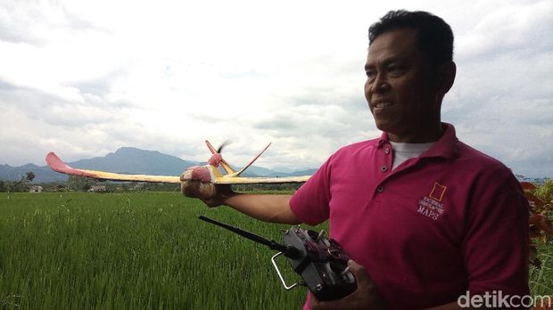 Pesawat dari Styrofoam Bekas Buatan Banjarnegara Dijual ke Malaysia