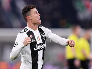 Cristiano Ronaldo, Jago di Lapangan Jago Juga di Perhotelan