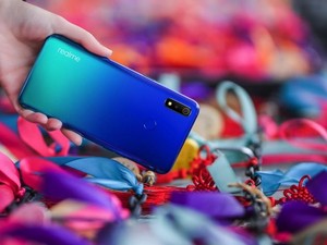 Canggihnya Smartphone Berdesain Unibodi Gradasi di Bawah Rp 2 Juta