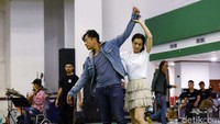 Mereka akan tampil dalam konser musikal puisi-puisi cinta yang berjudul Cinta Tak Pernah Sederhana pada 16-17 Maret nanti di Teater Jakarta. Pool/Noel/detikFoto.