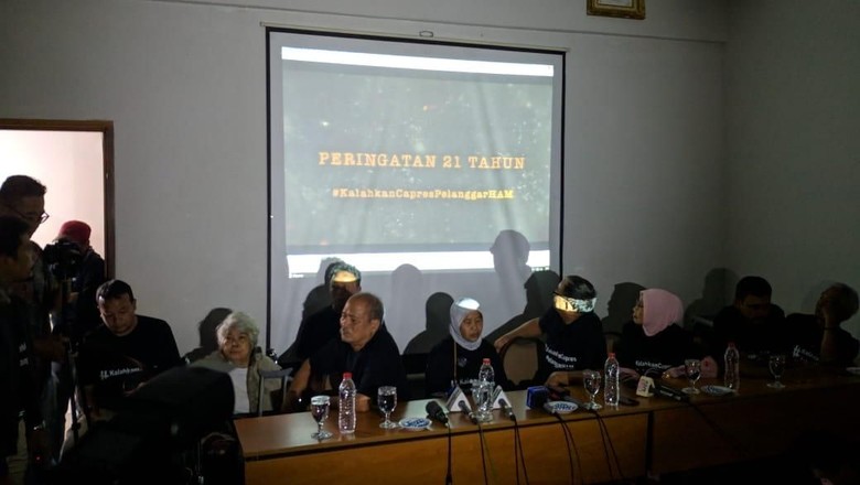 Hasil gambar untuk keluarga korban penculikan dukung jokowi