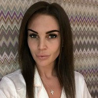 Aku hampir mati di meja operasi. Terjadi penggumpalan darah dan aku kehilangan enam litter darah, ucapnya, seperti dikutip Daily Star.  Foto: dok. Instagram (@missdlloyd)