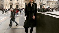 Gaya modisnya di Milan, Italia (Instagram/dariaklishina)