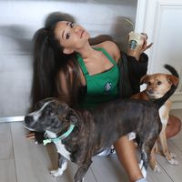 Ariana Grande Nikmati Kopi Non Vegan, Penggemar Kecewa