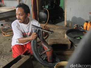 Kisah Inspiratif, Montir di Maros Sulsel Lumpuh Sejak Lahir