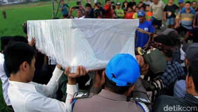 Ratusan Orang Antar Jenazah Bos Tekstil Korban Mutilasi ke Pemakaman