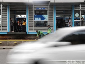 Geger di Halte TransJ: Penumpang Ditusuk Gegara Sikap Duduk