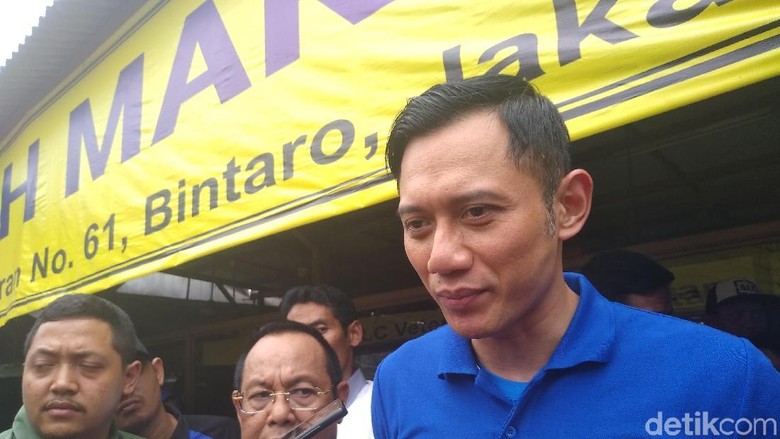 AHY Tanggapi Enteng Agum Gumelar yang Sindir SBY Tak Punya Pendirian AHY Tanggapi Enteng Agum Gumelar yang Sindir SBY Tak Punya Pendirian