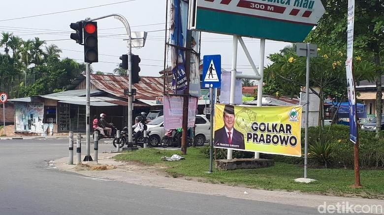 Muncul Spanduk Golkar Prabowo di Pekanbaru Muncul Spanduk Golkar Prabowo di Pekanbaru