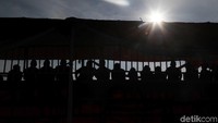 Stadion ini rencananya akan menampung 80.000 penonton. Tak ada lintasan atletik di sisi stadion.