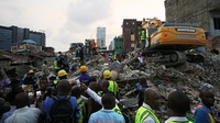 Sebuah gedung sekolah di kawasan Lagos, Nigeria, roboh saat kegiatan belajar mengajar tengah berlangsung. Afolabi Satunde/Reuters.