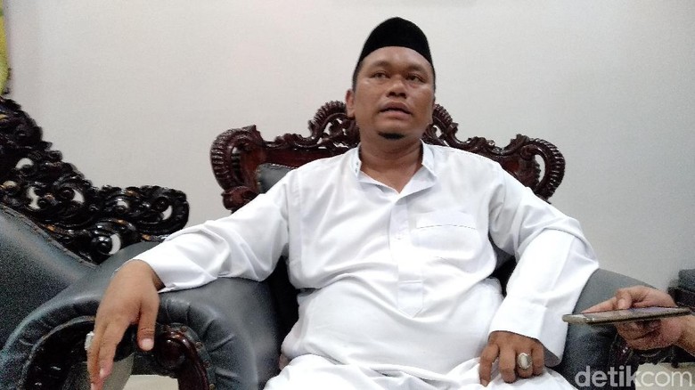 Pengasuh Pondok Bantah Jual Foto Dirinya Rp 1 Juta untuk Anti Gempa Pengasuh Pondok Bantah Jual Foto Dirinya Rp 1 Juta untuk Anti Gempa
