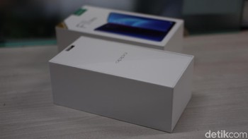 Ponsel ini menjadi penerus Oppo F9. Foto: Adi Fida Rahman/detikINET