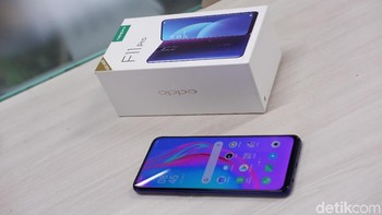 Baterai ponsel ini berkapasitas 4.000 mAh. Foto: Adi Fida Rahman/detikINET