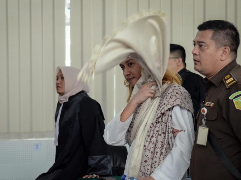 Luapan Emosi Bahar bin Smith Kepada Jokowi Luapan Emosi Bahar bin Smith Kepada Jokowi
