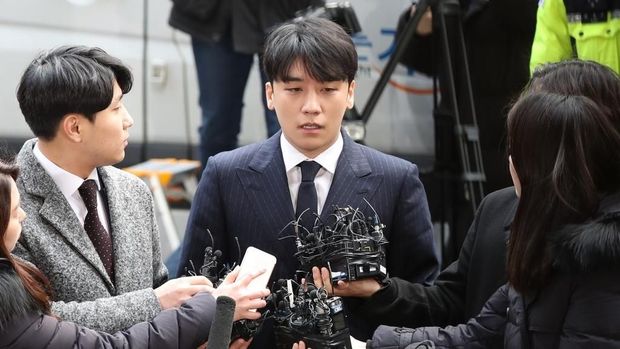 Seungri Dikritik karena Pakai Makeup Tebal saat Investagi di Kantor Polisi