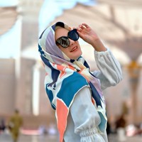Syahrini sudah lebih dulu merilis brand khusus scarf atau hijab bernama Fatima Syahrini. Saat peluncurannya, scarf besutan sang Inces ini sempat menjadi sorotan. Foto: Instagram