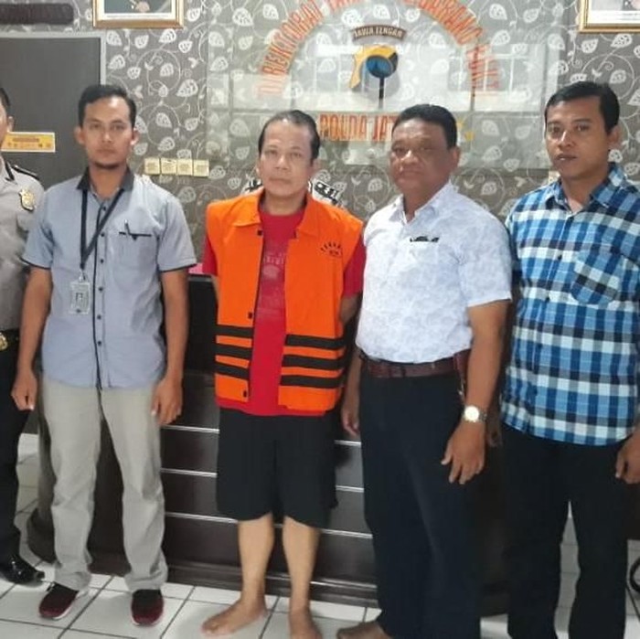 Taufik Kurniawan (berbaju tahanan KPK)