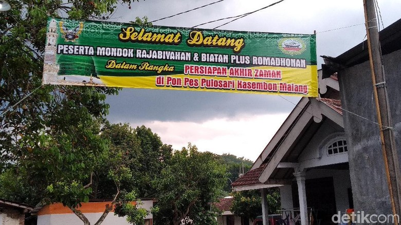 Spanduk Persiapan Akhir Zaman di Ponpes yang Menampung Warga Ponorogo Spanduk Persiapan Akhir Zaman di Ponpes yang Menampung Warga Ponorogo