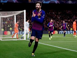 Gerard Pique memperbesar keunggulan Barca menjadi 4-1 di menit ke-81. Bek tengah Barca ini melakukan overlap untuk menyambut umpan Messi dari dalam kotak penalti. (Foto: Juan Medina/Reuters)