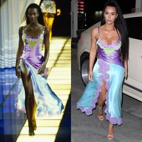 Kim Kardashian baru-baru ini tampil dengan slip dress vintage dari Versace untuk menghadiri pernikahan Chance the Rapper. Gaun yang sama pertamakalinya dipakai supermodel Naomi Campbell di runway tahun 1996. Foto: Instagram @dietprada