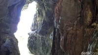 Tiket masuk ke Gua Cermin ini Rp 20 ribu untuk wisatawan lokal dan Rp 50 ribu untuk wisatawan asing (Dikhy Sasra/detikcom)