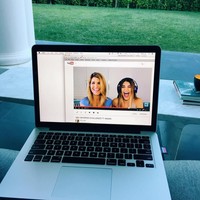 Di akun Instagram, dua bersaudari yang terpaut usia setahun ini sama-sama eksis di media sosial sebagai selebgram dan YouTuber. Saat masuk kuliah, perlengkapan asrama mereka bahkan disponsori brand-brand terkenal. Dikatakan bahwa keduanya juga menggunakan status mahasiswa USC untuk meningkatkan popularitas. Foto: Instagram @oliviajade