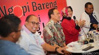 Siti Zuhro menyampaikan pendapatnya. 