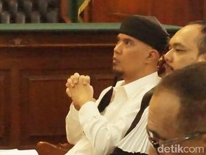 Senyum Dhani Saat Saksi Cabut BAP di Kasus Idiot Pencemaran Nama Baik