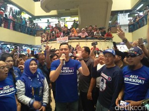 Blusukan ke Pasar Cipulir, AHY Ajak Warga Dukung Prabowo