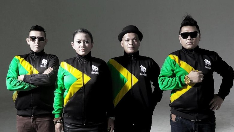 Souljah Buka Kesempatan Penggemar Jadi Orang Pertama yang Dengar Albumnya Souljah Buka Kesempatan Penggemar Jadi Orang Pertama yang Dengar Albumnya
