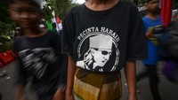 Sejumlah santri dan organisasi masyarakat Islam melakukan aksi saat berlangsungnya sidang lanjutan Bahar bin Smith.