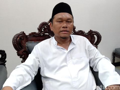 Pengasuh Ponpes Miftahul Fallahil Mubtadin, M Romli