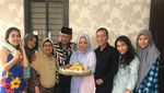 Ikut Acara PBB di New York, Intip Gaya Kuliner Ibu Ayu Ting Ting Bareng Keluarga