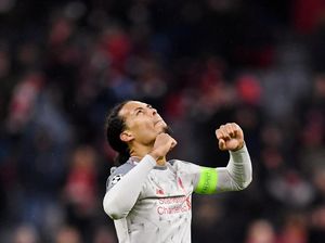 Van Dijk Rebut Penghargaan Pemain Terbaik PFA