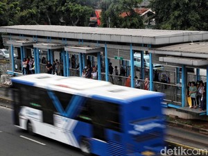 Aksi Demo Pecah, TransJakarta Setop Seluruh Layanan