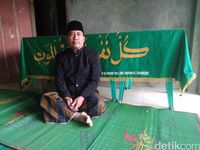 Ayah Ai Munawaroh Menangis Kuburkan Putrinya yang Jadi Korban Mutilasi