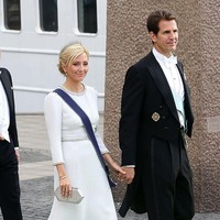 Wanita cantik itu ketika muda menjadi model. Dia dekat dengan desainer-desainer dunia, mulai dari Michael Kors sampai Valentino. Saat menikah dengan Pangeran Pavlos, Chantal menggunakan busana pengantin dari Valentino. Foto: Getty Images