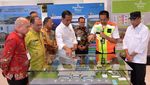 Resmikan Terminal Baru Bandara Depati Amir, Jokowi Diserbu Selfie