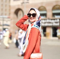 Luna Maya merilis brand fashion bernama Luna Habit sejak tahun 2013. Tak hanya berjualan online, gerai offline Luna Habit dibuka di beberapa kota seperti Jakarta dan Yogyakarta. Foto: Instagram