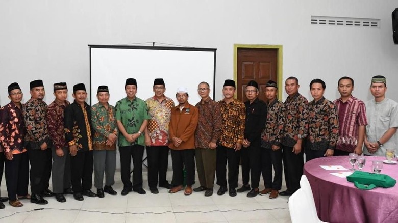Bertemu Ulama, Rommy Cerita Perjuangan Lahirkan UU Nuansa Syariah Bertemu Ulama, Rommy Cerita Perjuangan Lahirkan UU Nuansa Syariah